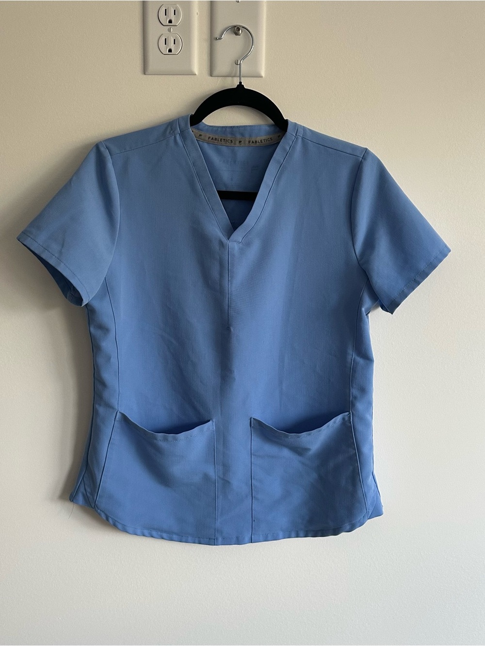 Fabletics Method 2-Pocket Scrub Top - Picture 3 of 9